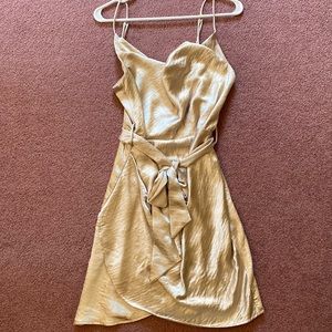 Selfie Leslie gold dress